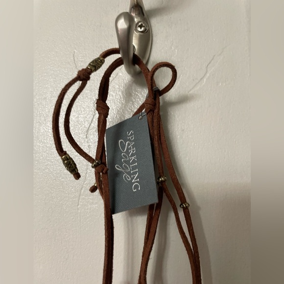 Sparkling Sage Leather Necklace with Rose Quartz Stone - Picture 10 of 15